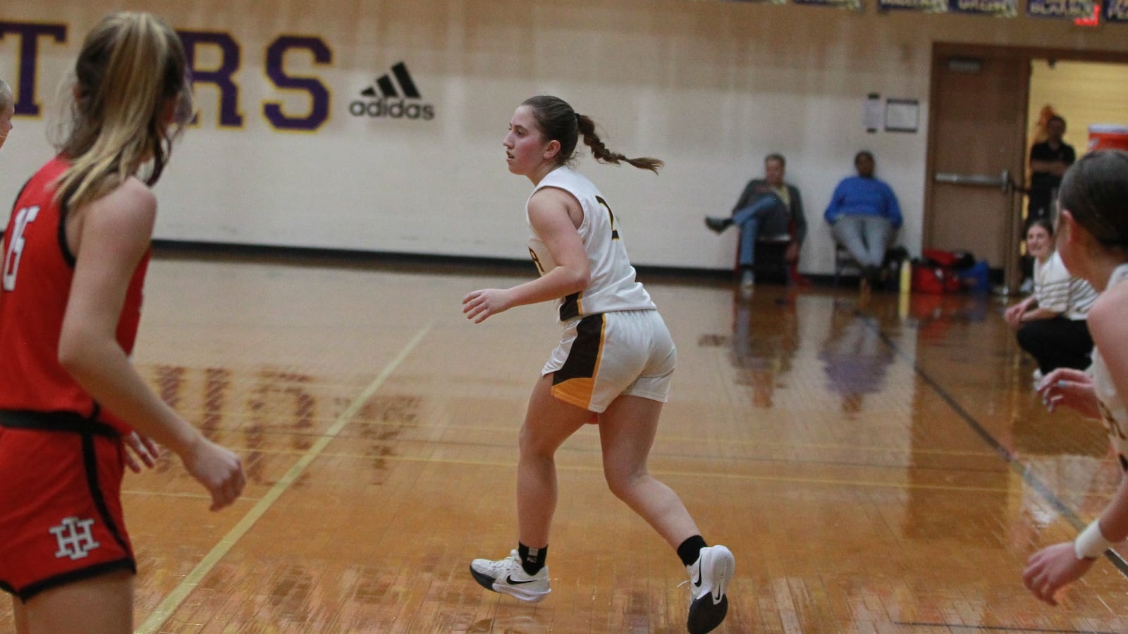 Alter girls basketball Izzie Arcuri against Indian Hill in a regional semifinal at Vandalia Butler High School on Feb. 25, 2025