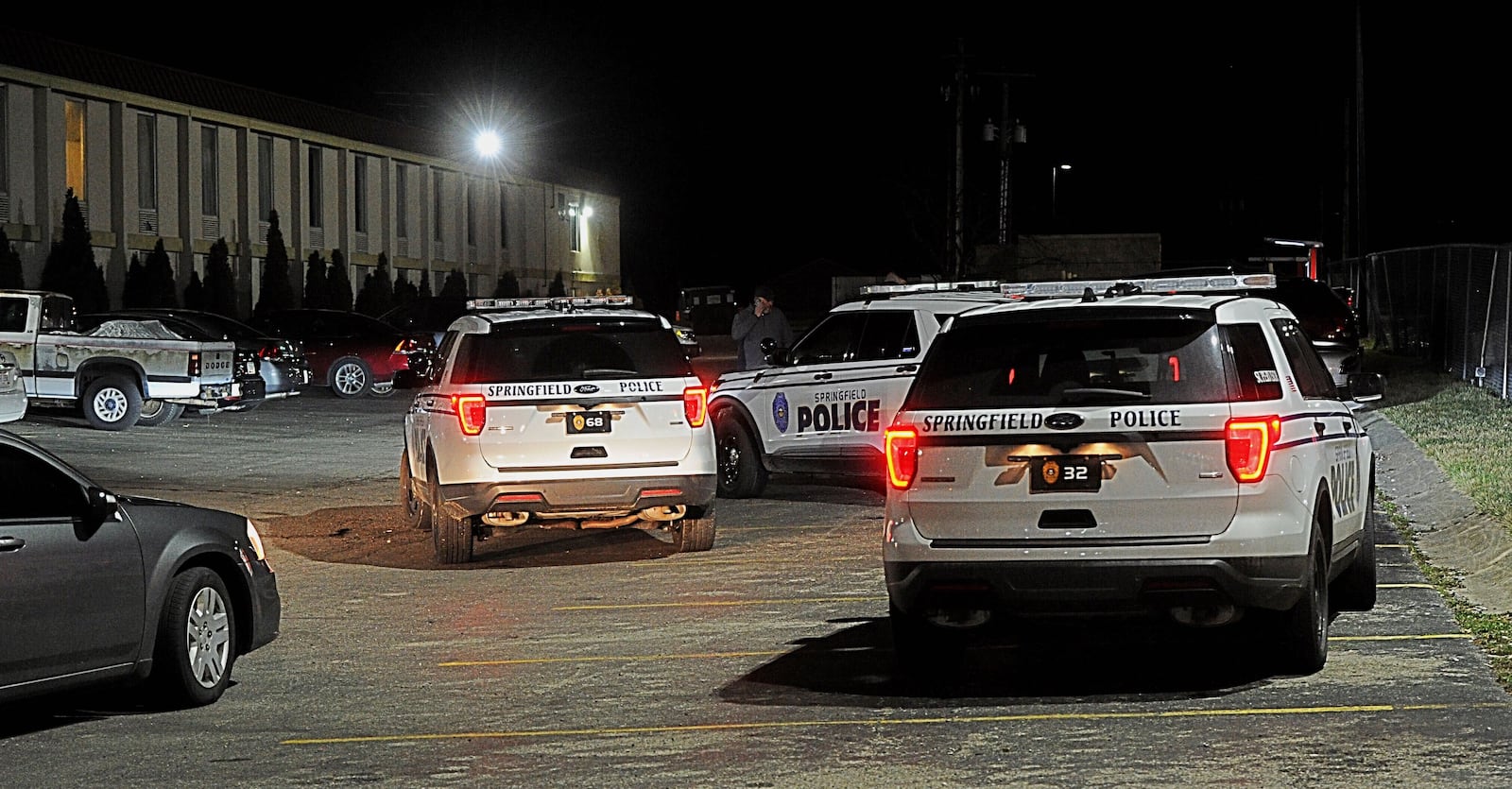 Springfield Police Division outside USA Inn and Suites on East Leffels Lane after shooting | MARSHALL GORBY