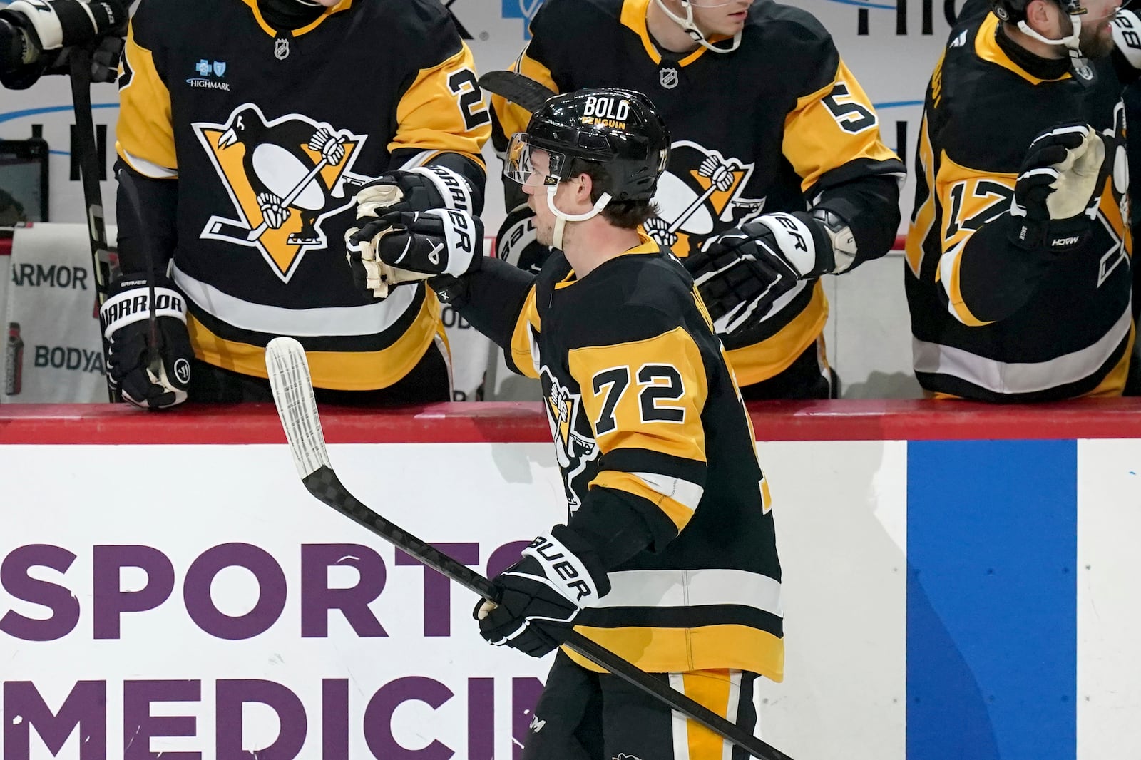 Pittsburgh Penguins' Anthony Beauvillier (72) returns to the bench after scoring during the first period of an NHL hockey game against New York Islanders, Sunday, Dec. 29, 2024, in Pittsburgh. (AP Photo/Matt Freed)