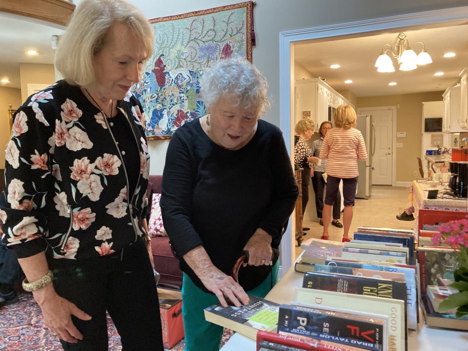 Ginny vonReichbauer and Ann Wilger discuss book recommendations. Photo by Staff writer Meredith Moss.