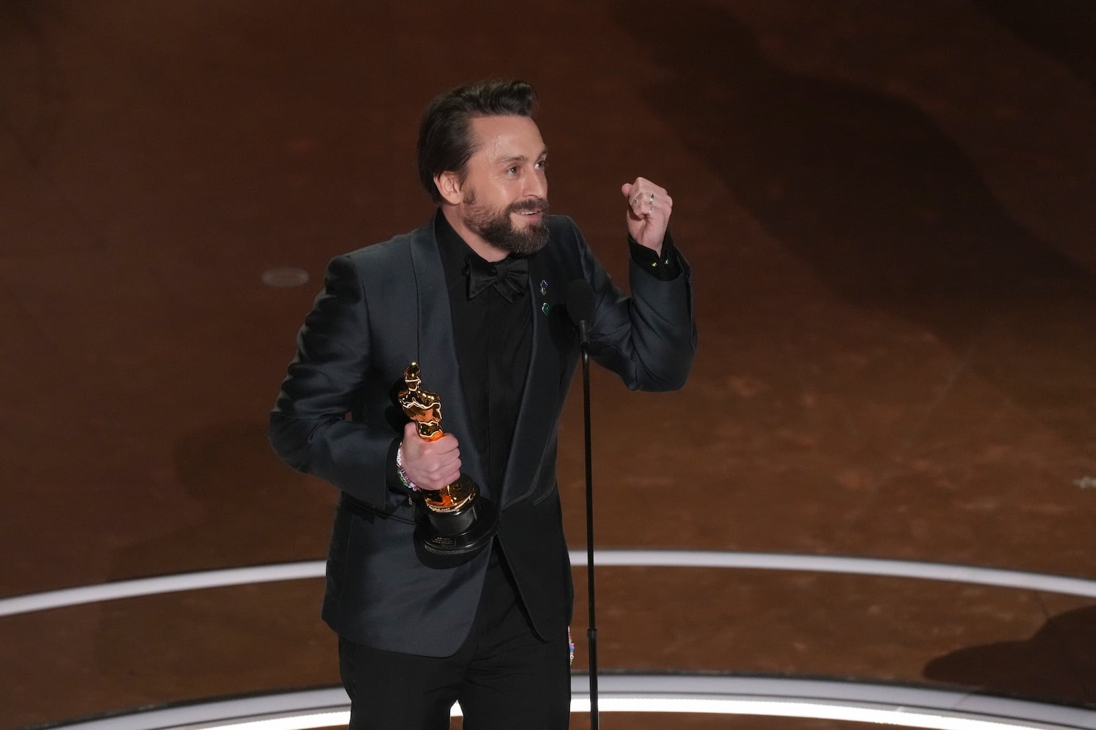 Kieran Culkin accepts the award for best performance by an actor in a supporting role for "A Real Pain" during the Oscars on Sunday, March 2, 2025, at the Dolby Theatre in Los Angeles. (AP Photo/Chris Pizzello)