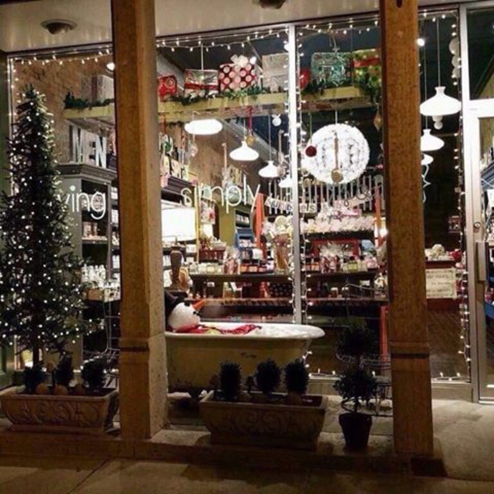 The annual tradition of Yuletide Winter’s Gathering returns to Tipp City’s historical downtown this weekend on Saturday, Nov. 10 and Sunday, Nov. 11 as local business owners show off their shops, restaurants and other offerings. CONTRIBUTED PHOTO