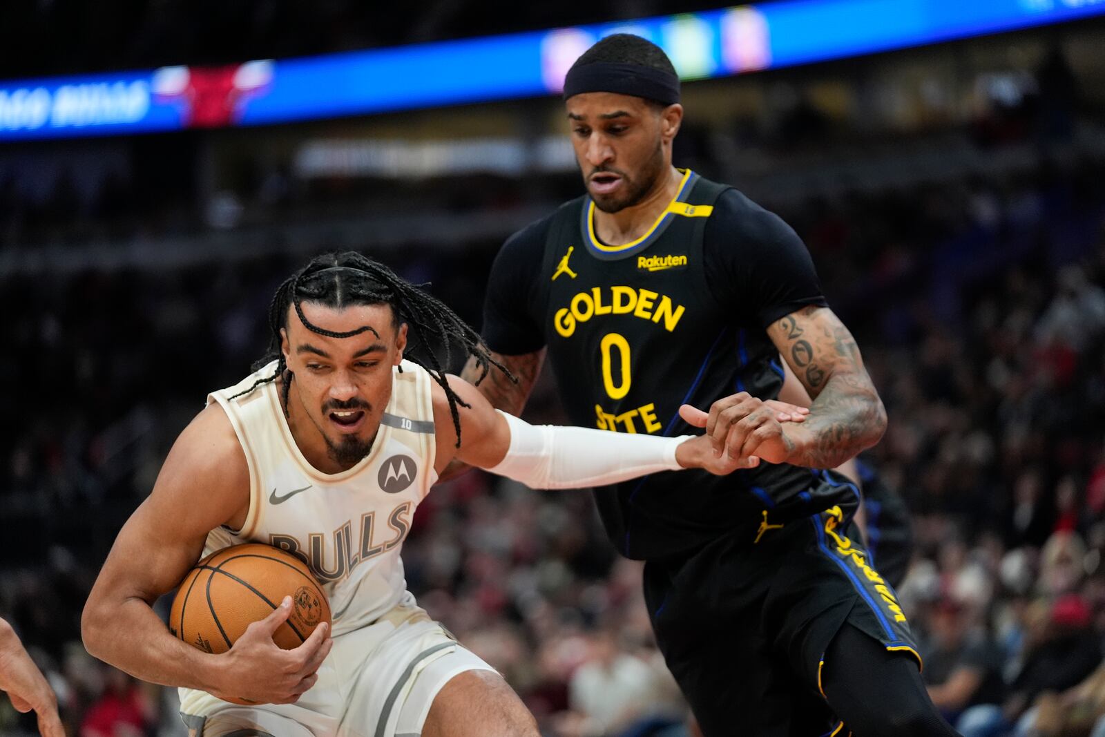 Golden State Warriors guard Gary Payton II (0) guards against Chicago Bulls guard Tre Jones, left, during the first half of an NBA basketball game Saturday, Feb. 8, 2025, in Chicago. (AP Photo/Erin Hooley)