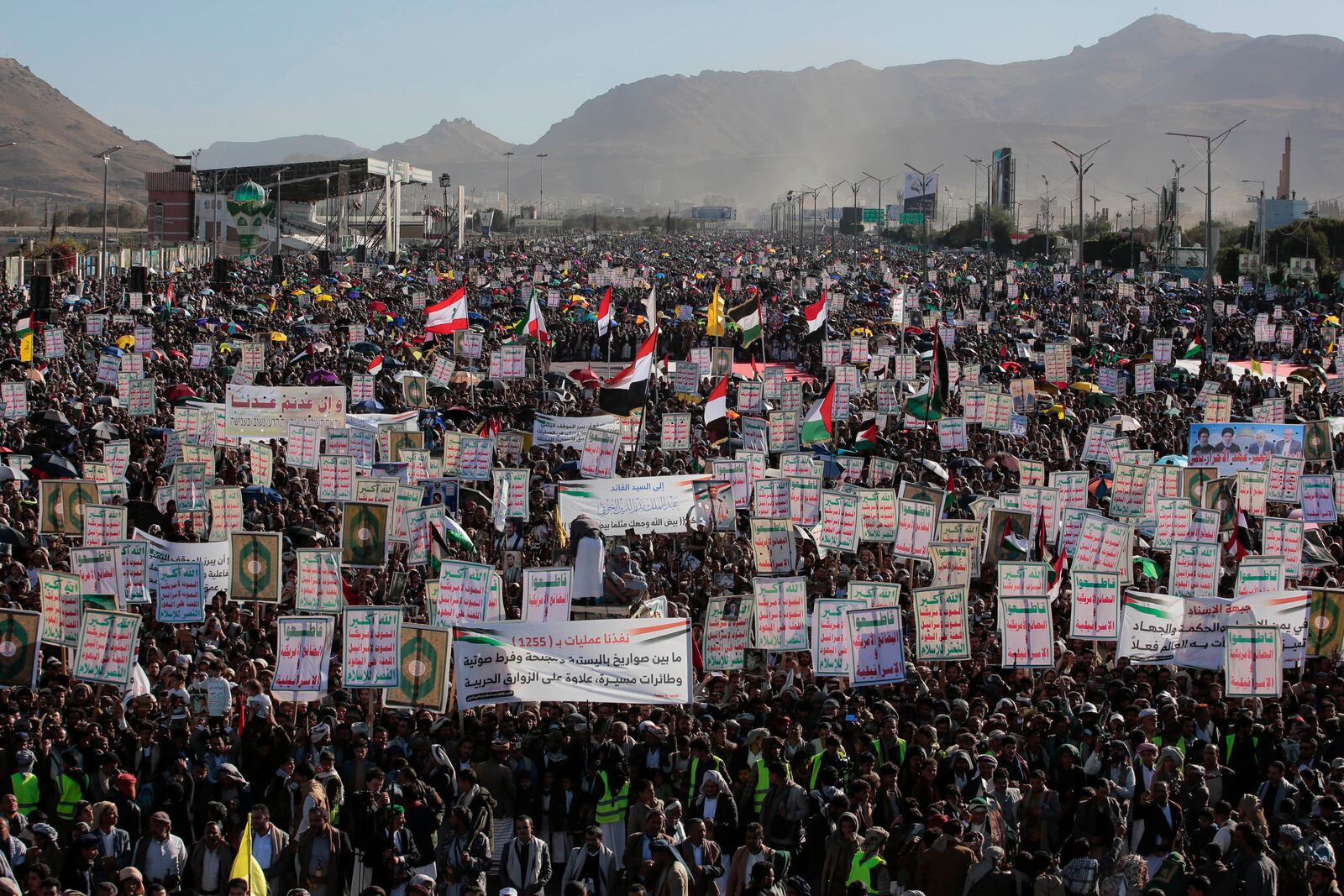 Thousands of Houthi supporters raise banners during an anti-U.S and Israel rally in Sanaa, Yemen, Friday, Jan. 17, 2025. (AP Photo/Osamah Abdulrahman)