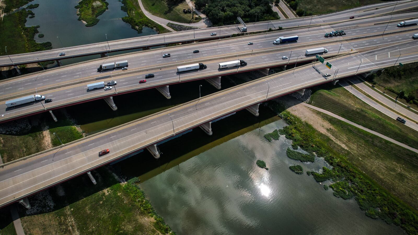 Traveler should expect busy highways and byways this Labor Day Weekend. Jim Noelker/Staff