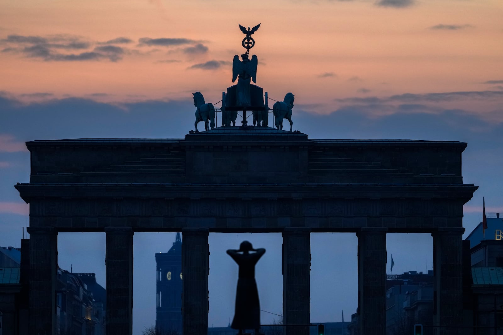 The sun rises at the Brandenburg Gate early morning on the day of Germany's national election in Berlin, Germany, Sunday, Feb. 23, 2025. (AP Photo/Markus Schreiber)