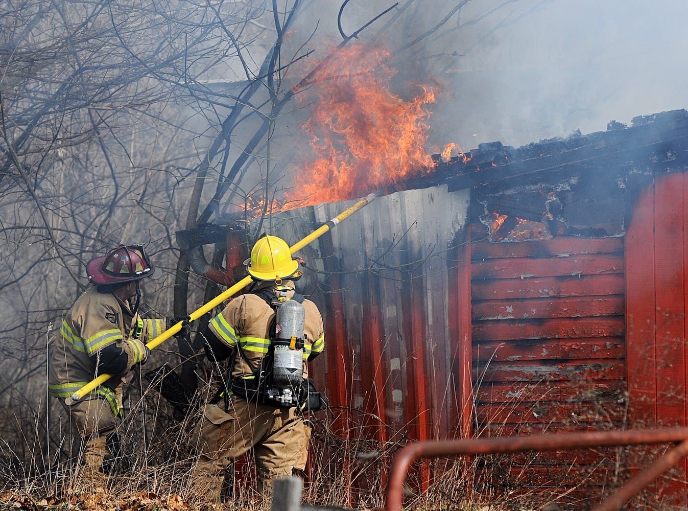 Crews fight fire at abandoned fire sprinkler business