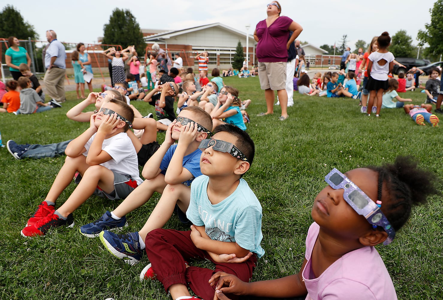 Springfield Students Watch Solar Eclipse