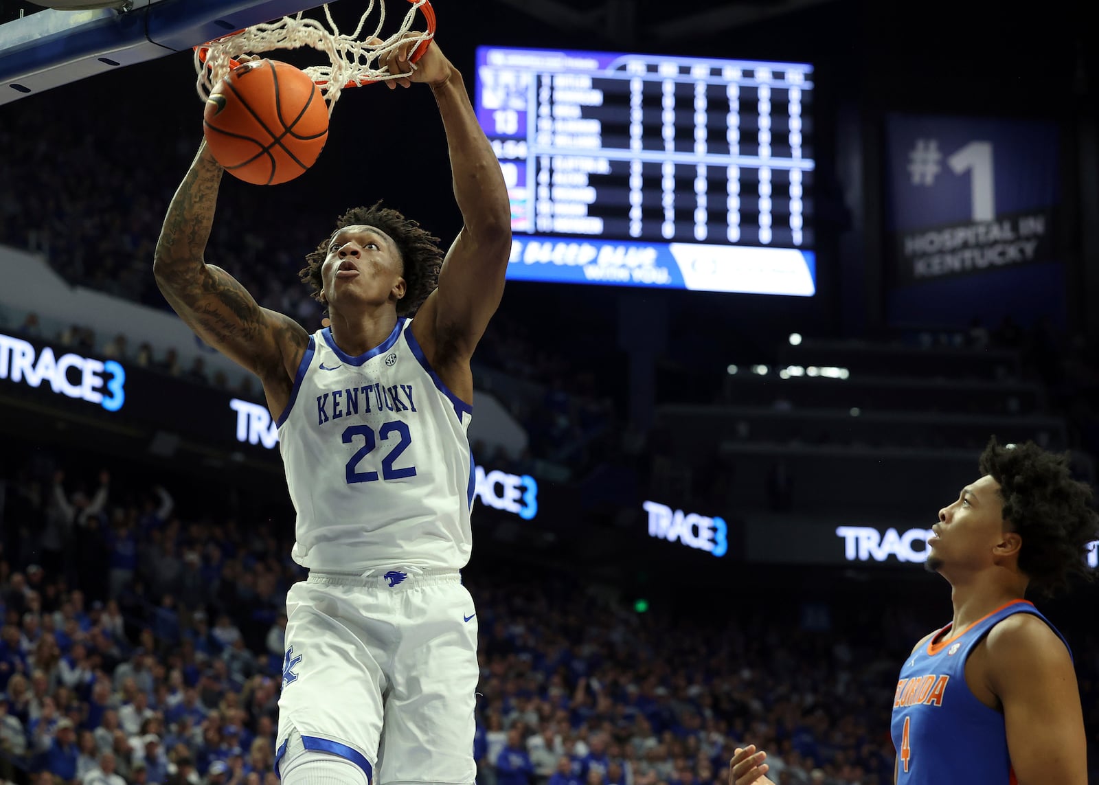 Kentucky's Amari Williams (22) dunks while Florida's Sam Alexis (4) looks on during the first half of an NCAA college basketball game in Lexington, Ky., Saturday, Jan. 4, 2025. (AP Photo/James Crisp)