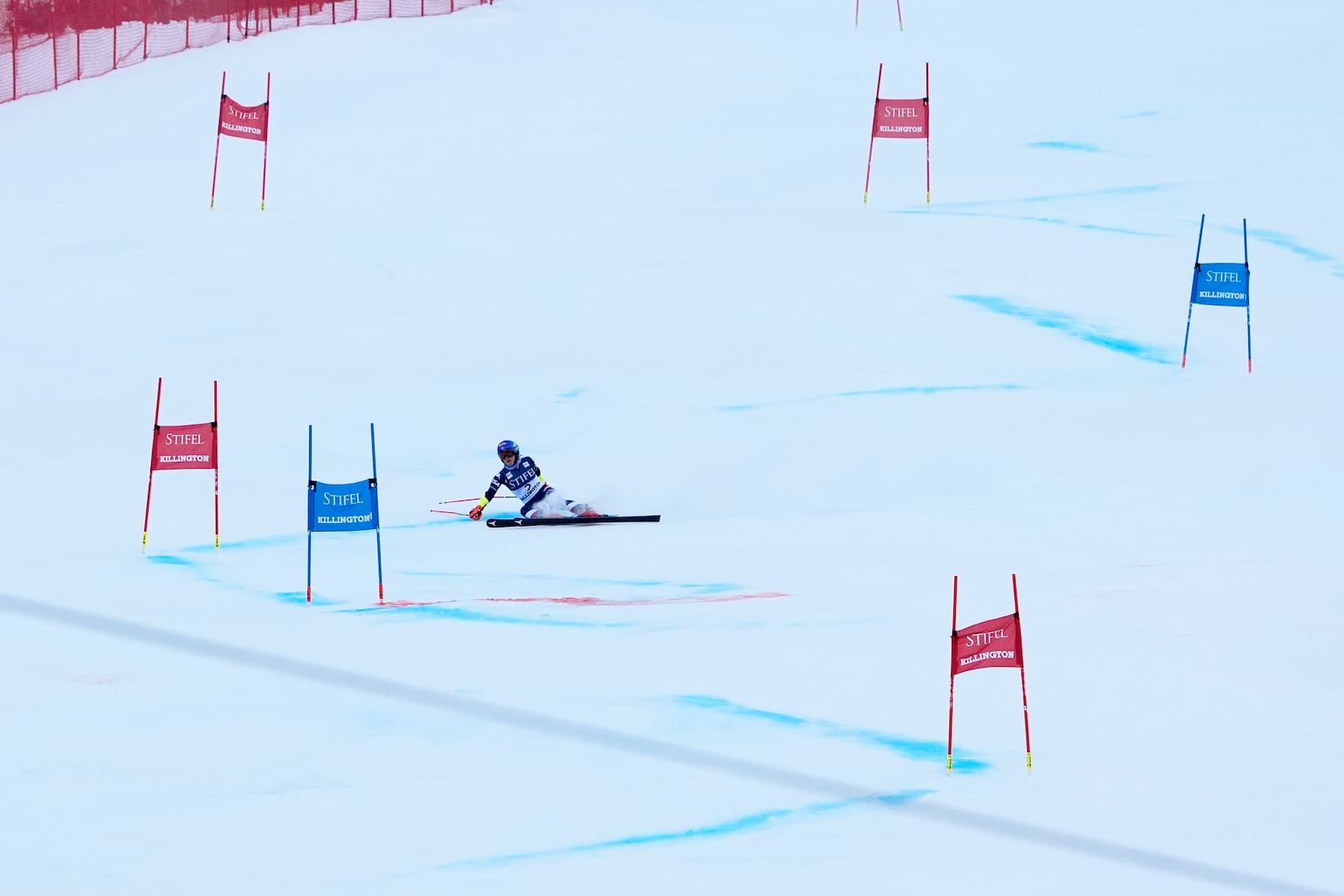 Mikaela Shiffrin, of the United States, crashes during the second run of a women's World Cup giant slalom skiing race, Saturday, Nov. 30, 2024, in Killington, Vt. (AP Photo/Robert F. Bukaty)