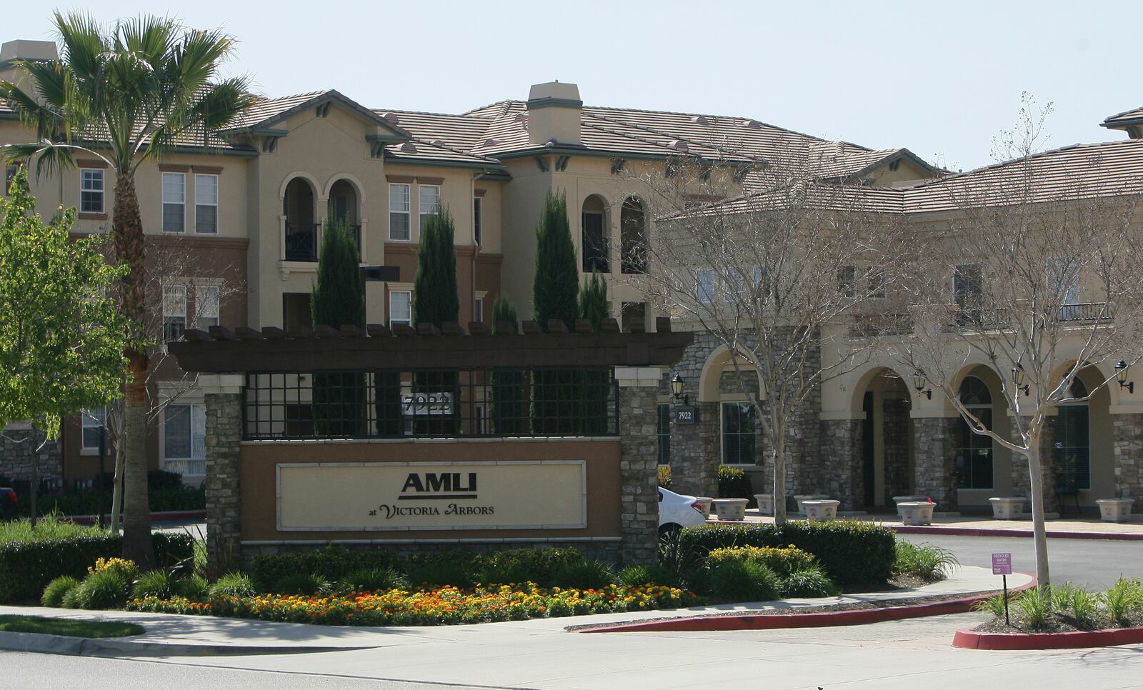 Federal agents raided about 20 locations, related to a birth tourism scheme, in three Southern California counties, including this apartment complex in Rancho Cucamonga, Calif., Tuesday, March 3, 2015. (Stan Lim/The Press-Enterprise via AP)