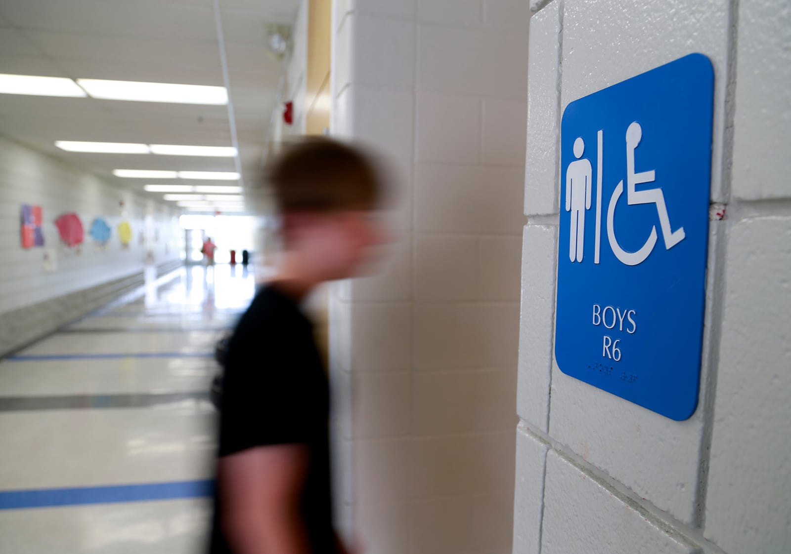 Public schools must permit transgender students to use bathrooms and locker rooms consistent with their chosen gender identity, according to an Obama administration directive issued amid a court fight between the federal government and North Carolina. BILL LACKEY / STAFF