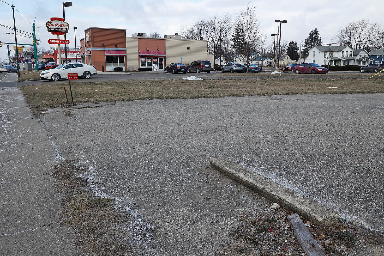 A vacant lot beside the Tim Horton's on East Main Street is shown  Friday, Feb. 3, 2023. The site will be the location of the new Cassano's Pizza to be built in Springfield. BILL LACKEY/STAFF