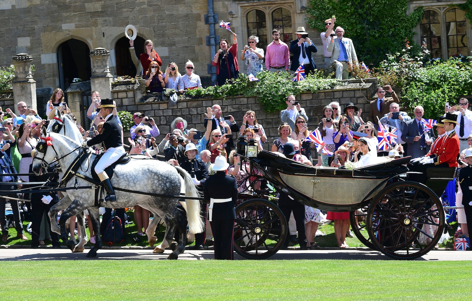 Photos: Prince Harry and Meghan Markle marry at Windsor Castle