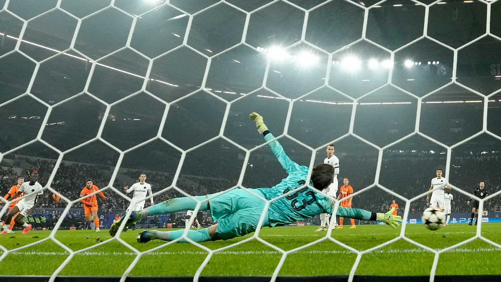 Shakhtar's Heorhiy Sudakov scores his side's second goal against Young Boys' goalkeeper Marvin Keller during the Champions League opening phase soccer match between Shakhtar Donetsk and Young Boys Bern at the Arena AufSchalke in Gelsenkirchen, Germany, Wednesday Nov. 6, 2024. (AP Photo/Martin Meissner)