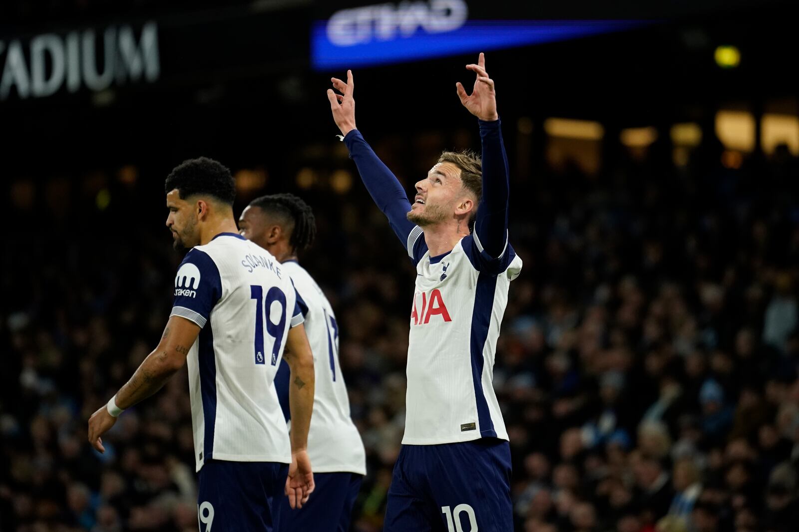 Tottenham's James Maddison celebrates after scoring the opening goal during the English Premier League soccer match between Manchester City and Tottenham at the Etihad Stadium in Manchester, England, Sunday, Nov. 24, 2024. (AP Photo/Dave Thompson)