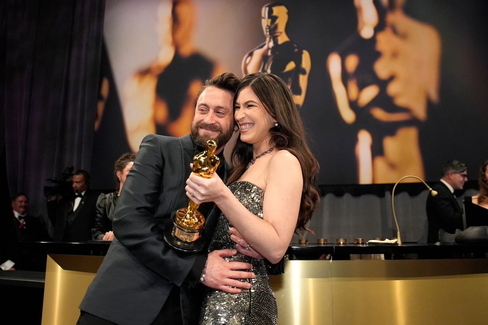 Kieran Culkin, left, winner of the award for best performance by an actor in a supporting role for "A Real Pain," and Jazz Charton at the Governors Ball after the Oscars on Sunday, March 2, 2025, in Los Angeles. (AP Photo/John Locher)