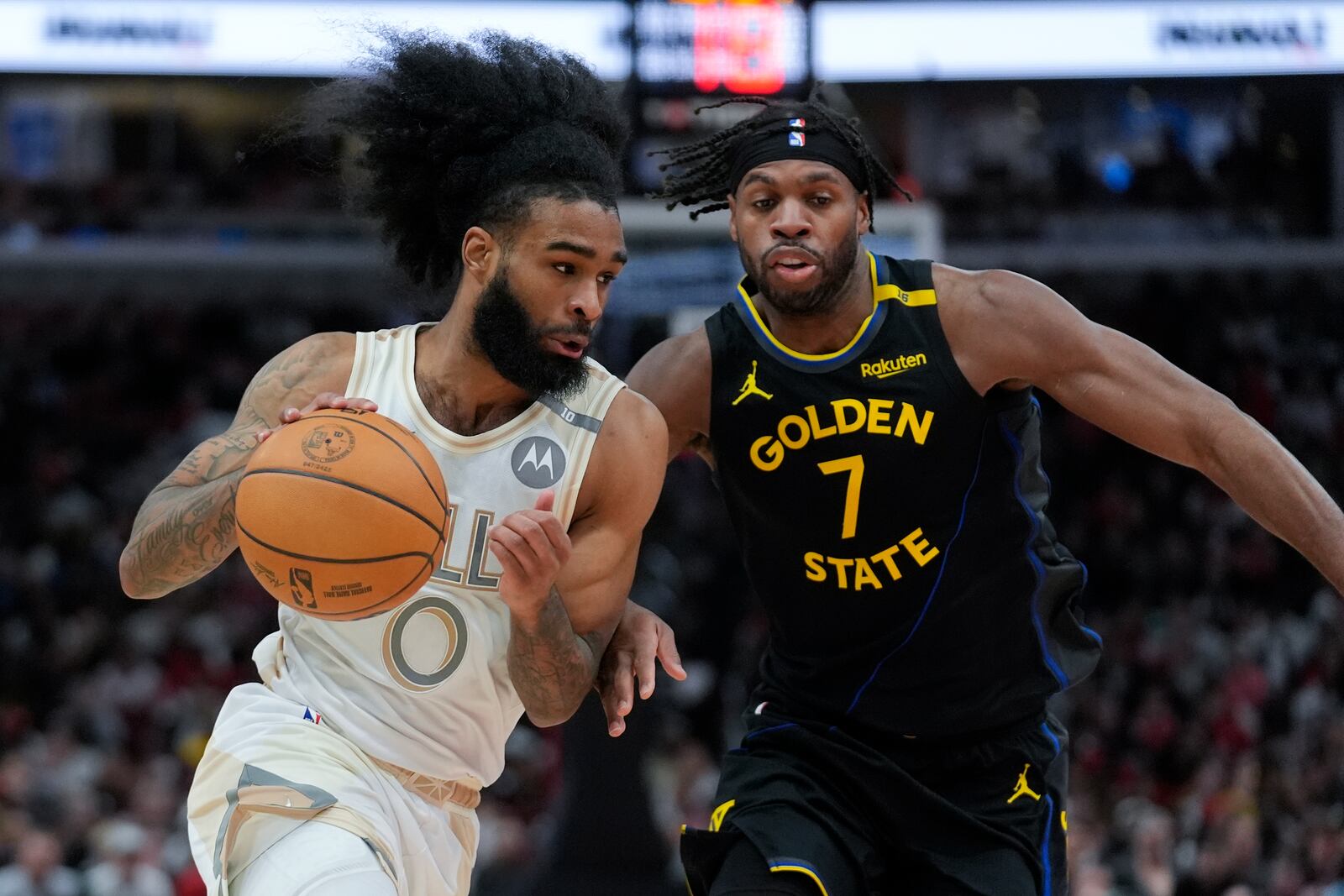 Golden State Warriors guard Buddy Hield (7) guards against Chicago Bulls guard Coby White (0) during the first half of an NBA basketball game Saturday, Feb. 8, 2025, in Chicago. (AP Photo/Erin Hooley)