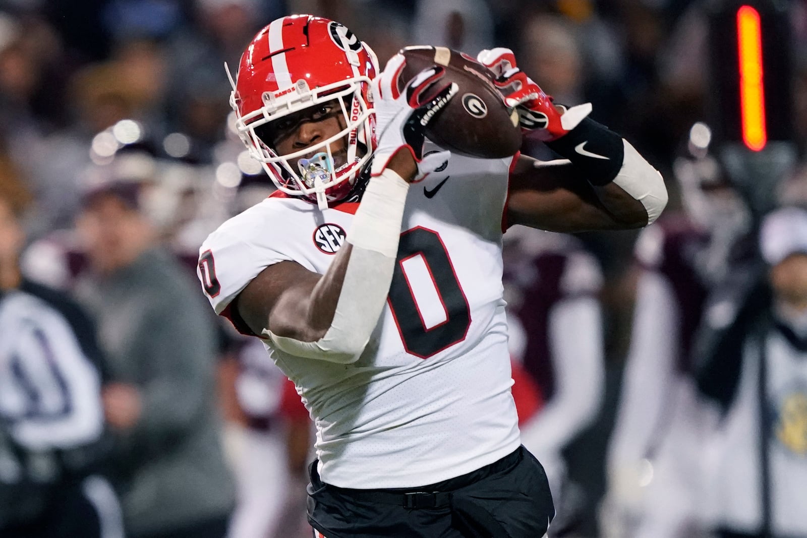 Georgia tight end Darnell Washington (0) catches a short pass against Mississippi State during the first half of an NCAA college football game in Starkville, Miss., Saturday, Nov. 12 2022. (AP Photo/Rogelio V. Solis)