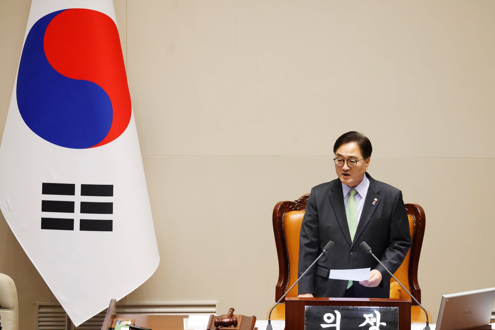 South Korean National Assembly Speaker Woo Won-shik announces that "the voting cannot take place" because the quorum was not reached during a plenary session for the impeachment vote of South Korean President Yoon Suk Yeol is set to take place at the National Assembly in Seoul, South Korea, Saturday, Dec. 7, 2024. (Jeon Heon-kyun/Pool Photo via AP)