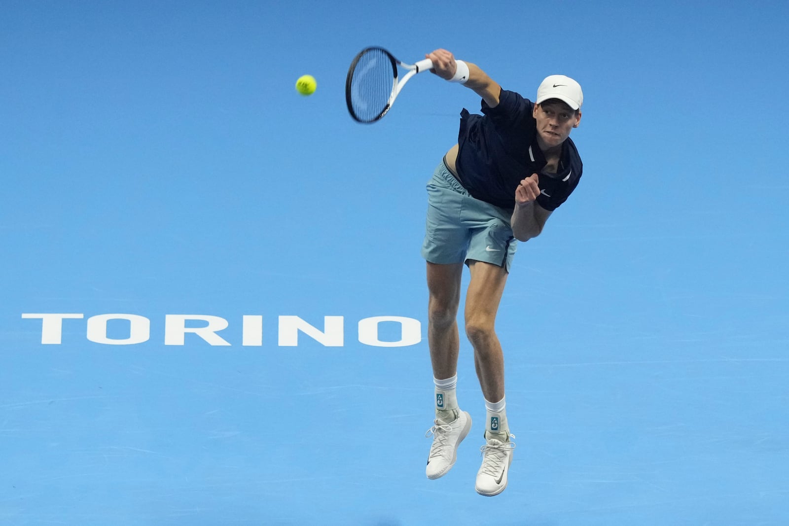 Italy's Jannik Sinner serves the ball to Australia's Alex de Minaur during their singles tennis match of the ATP World Tour Finals at the Inalpi Arena, in Turin, Italy, Sunday, Nov. 10, 2024. (AP Photo/Antonio Calanni)