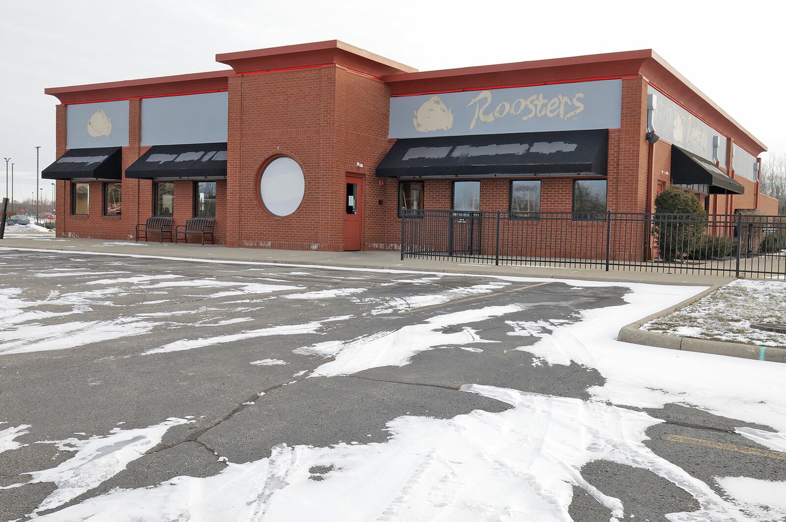 The former Roosters restaurant on North Bechtle Avenue Wednesday, Jan. 22, 2025. BILL LACKEY/STAFF