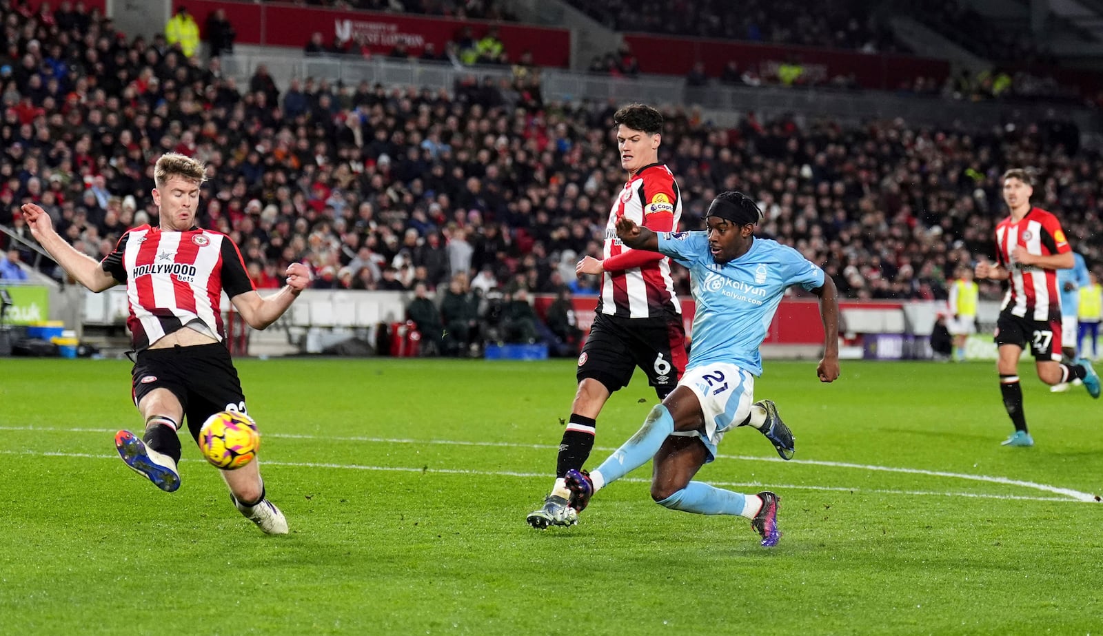 Nottingham Forest's Anthony Elanga, centre right, shoots on target during during the English Premier League soccer match between Brentford and Nottingham Forest at the Gtech Community Stadium, London, Saturday Dec. 21, 2024. (John Walton/PA via AP)