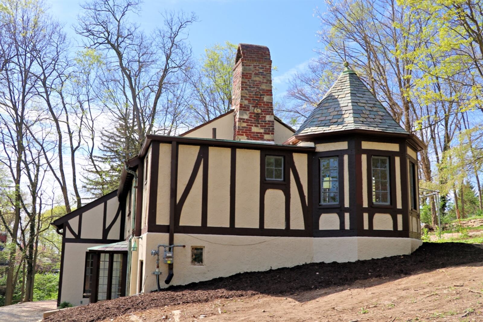 An octagon turret room has windows for views of the side yard.