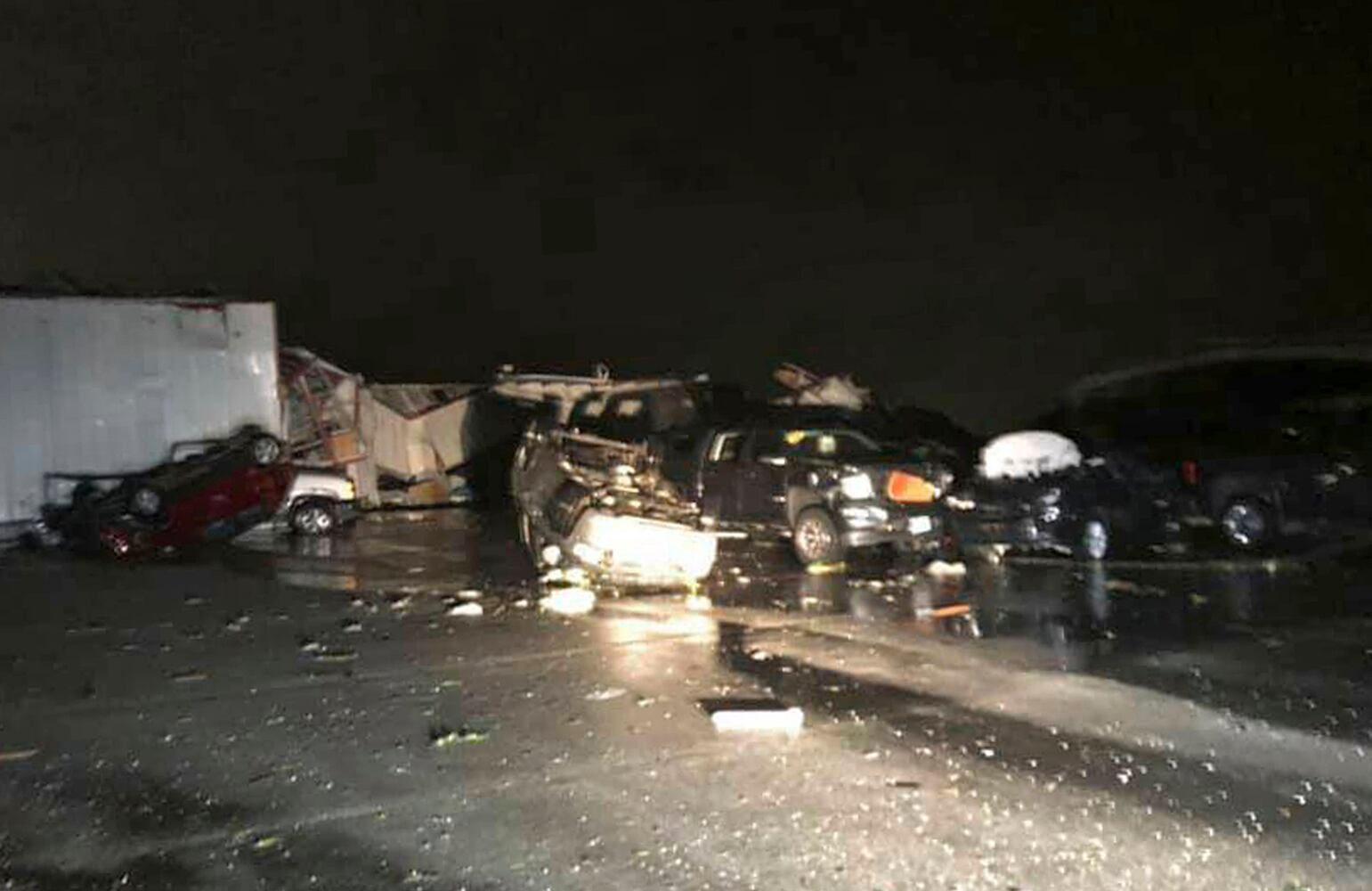 Photos: Deadly tornadoes sweep through Missouri