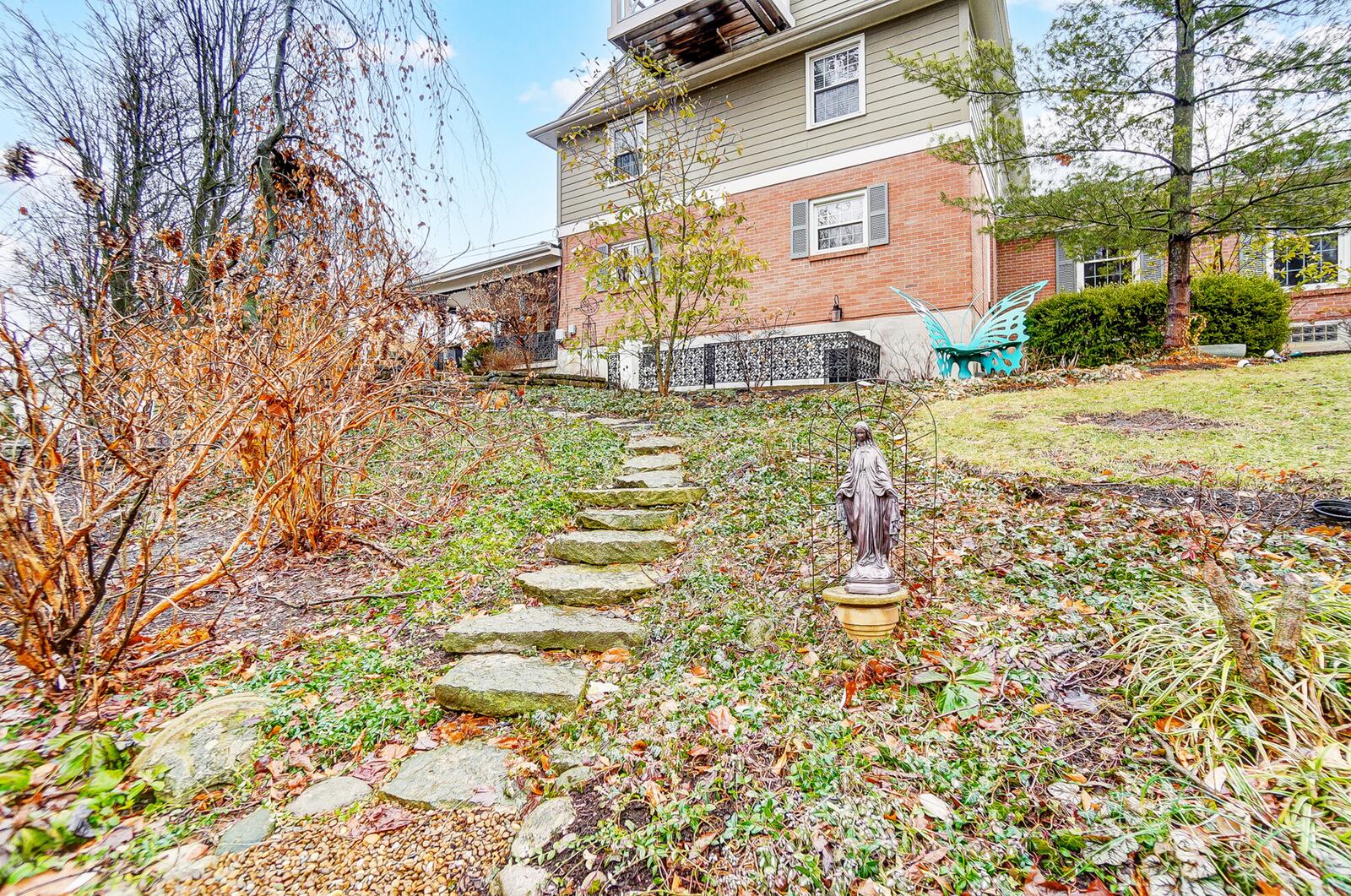 The property has flagstone pathways throughout the rear.