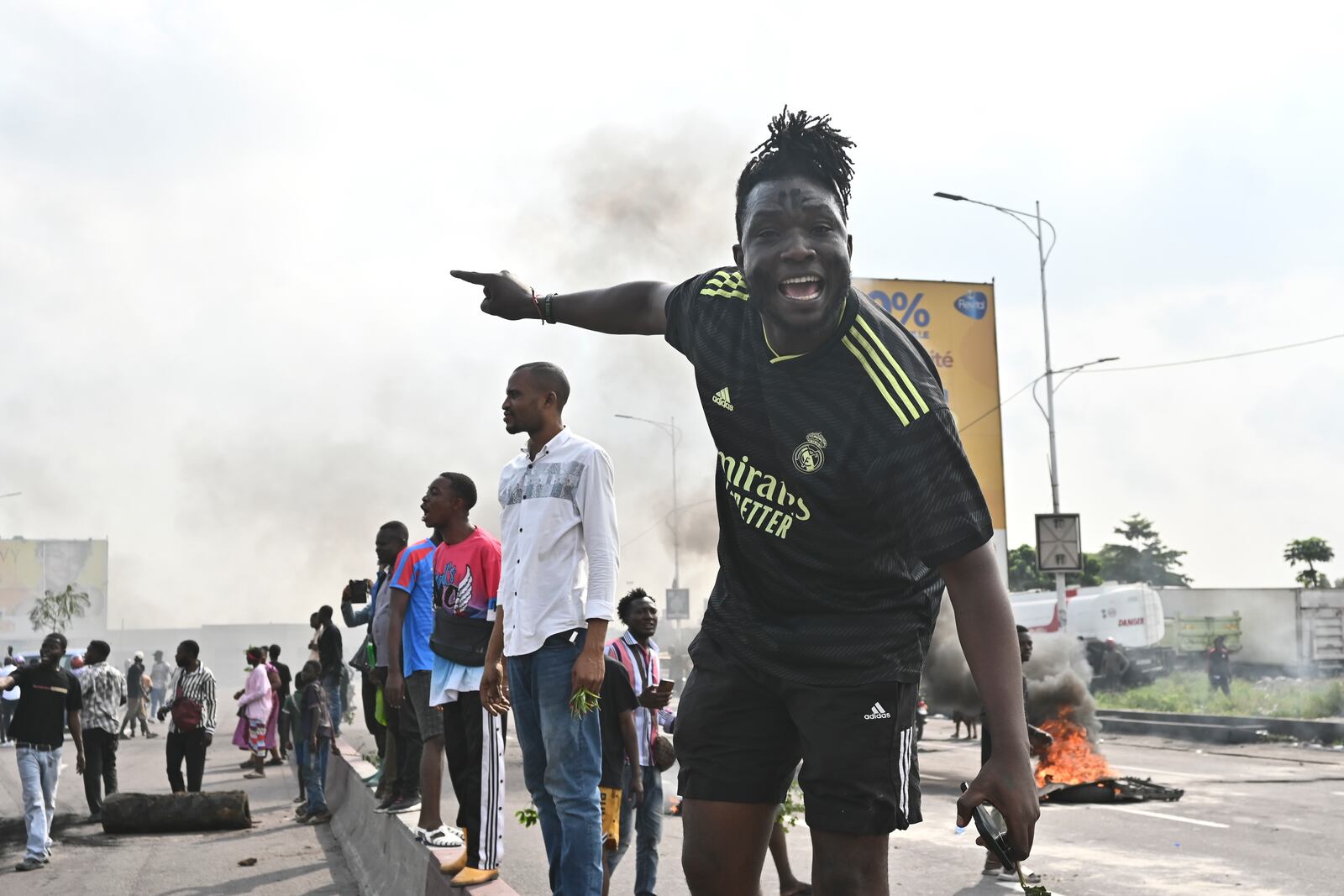 People protest in Kinshasa, Democratic Republic of the Congo Tuesday, Jan. 28, 2025, against the Rwanda-backed M23 rebels' advances into eastern Congos capital Goma.(AP Photo/Samy Ntumba Shambuyi)