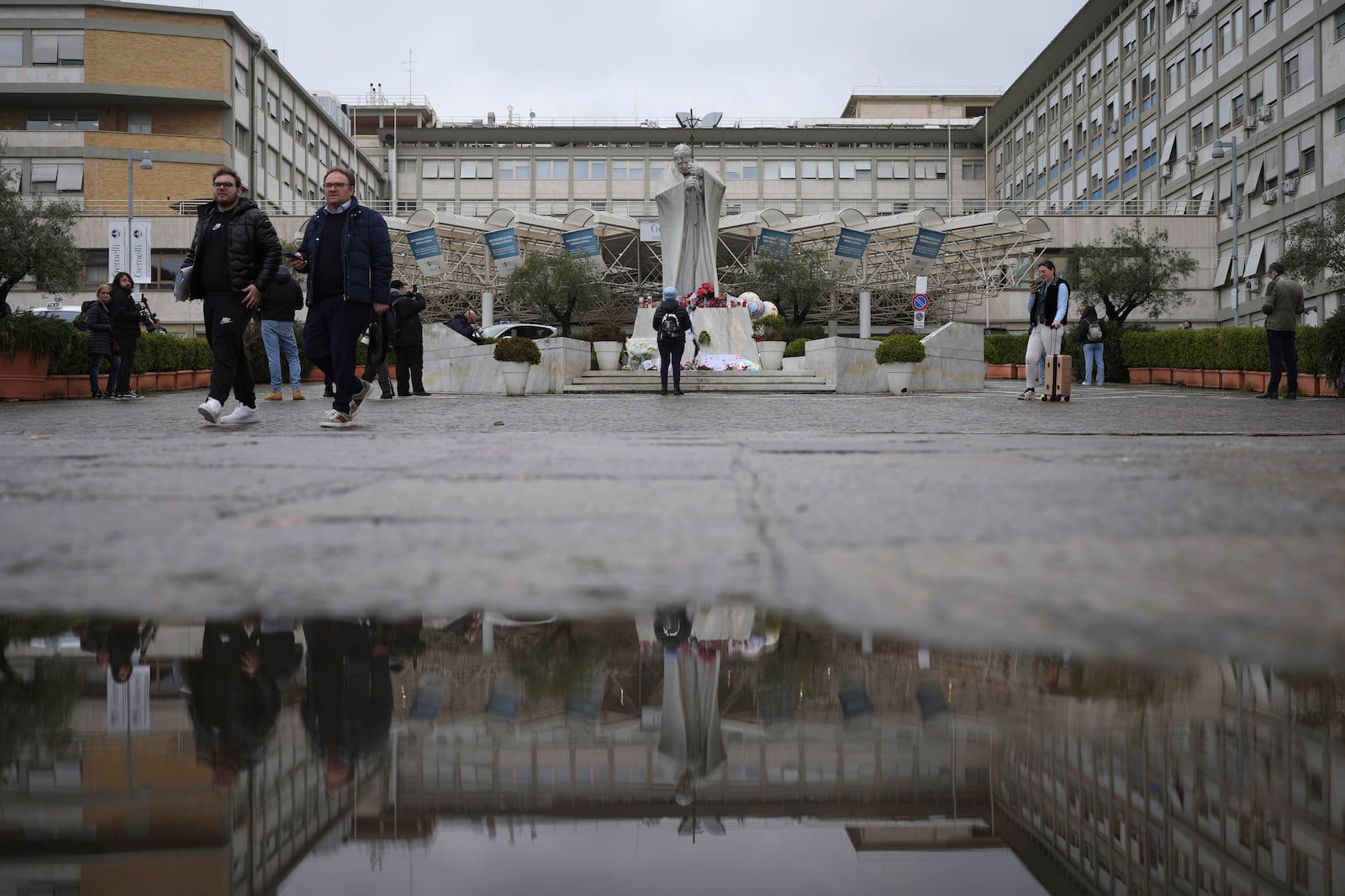 A view of the Agostino Gemelli Polyclinic, in Rome, Tuesday, Feb. 25, 2025 where Pope Francis is hospitalised since Friday, Feb. 14.(AP Photo/Alessandra Tarantino)