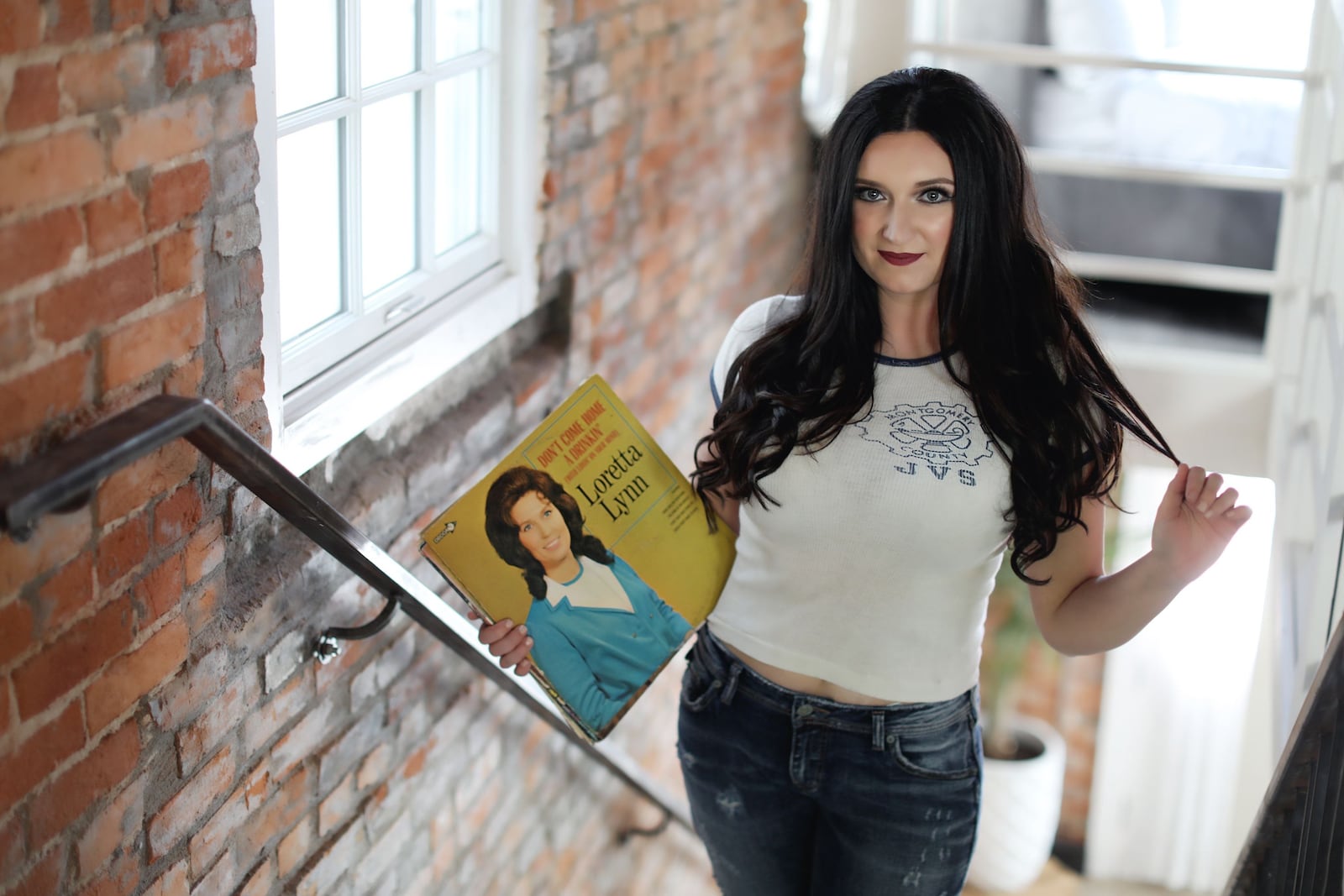 Dayton-based singer Jamie Suttle recorded her latest album, “Dark Roots,” in Nashville but eschewed traditional and contemporary country cliches for a more interesting roots music style.