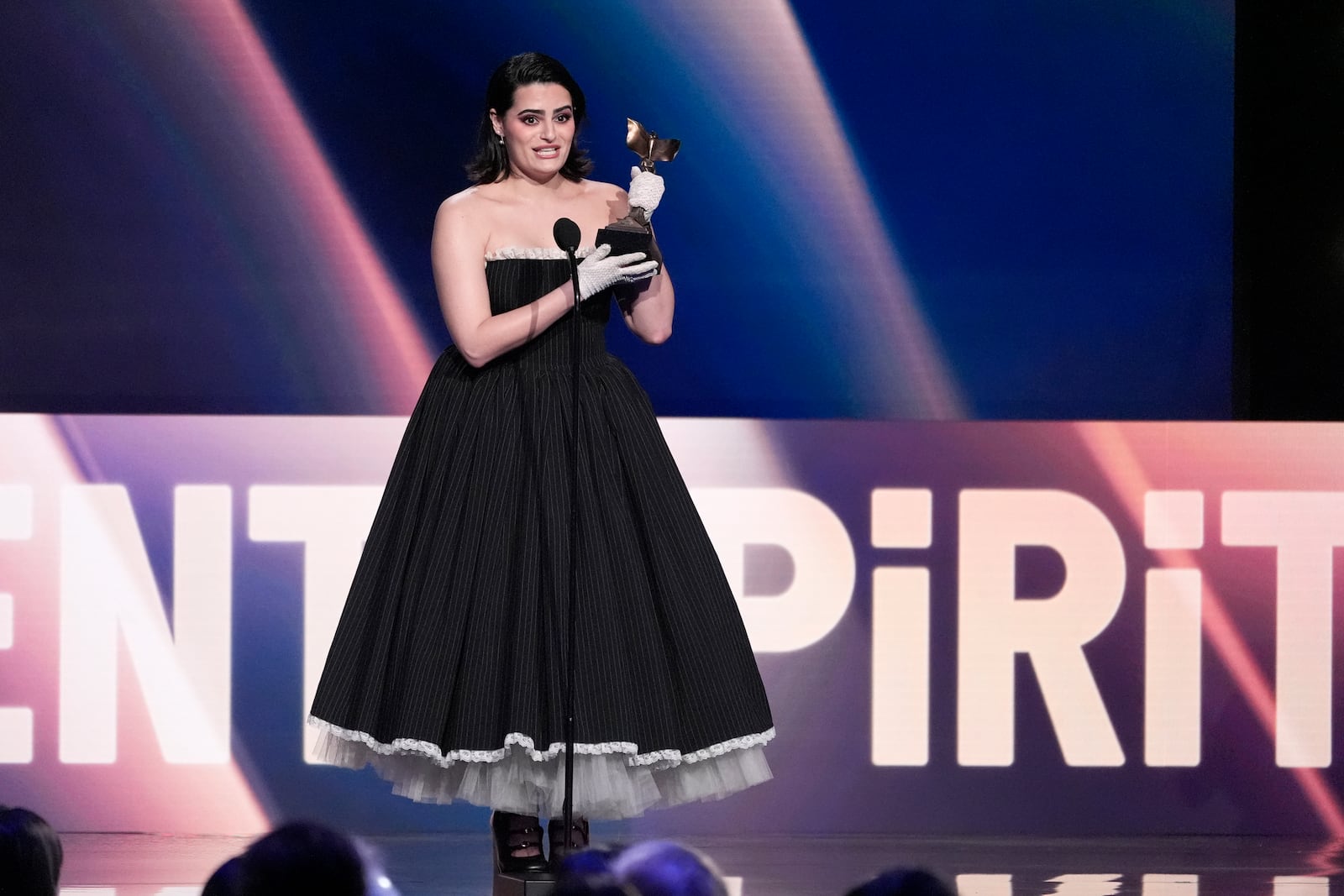 Nava Mau accepts the award for best supporting performance in a new scripted series for "Baby Reindeer" during the Film Independent Spirit Awards on Saturday, Feb. 22, 2025, in Santa Monica, Calif. (AP Photo/Chris Pizzello)