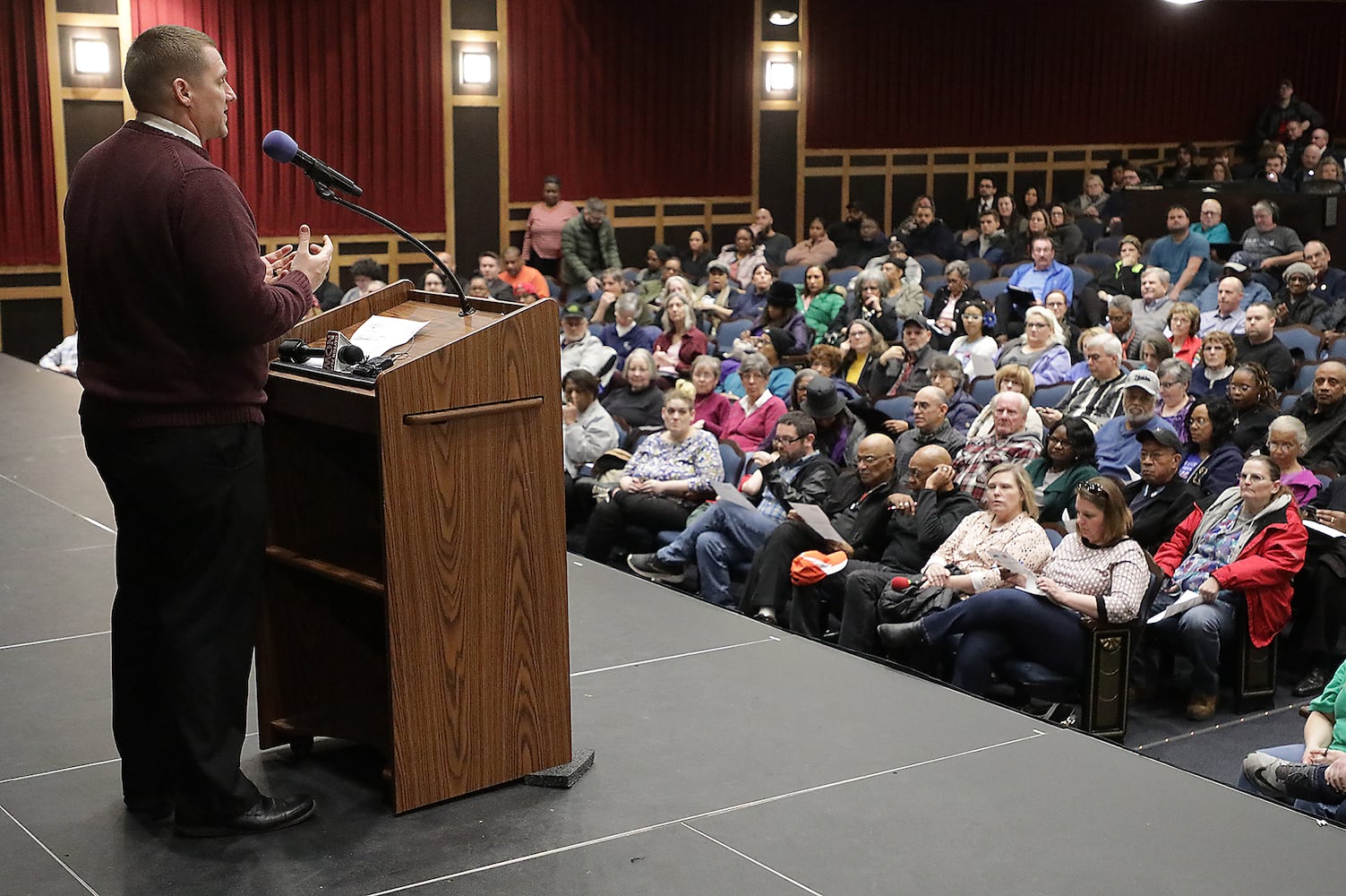 PHOTOS: Community Forum to Discuss Kroger Leaving