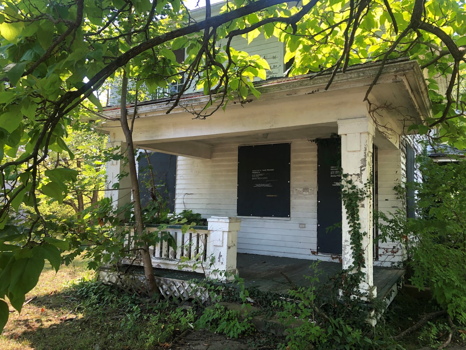 A blighted home on the 600 block of Oxford Avenue. Next door neighbors say the property attracts illegal dumping. CORNELIUS FROLIK / STAFF