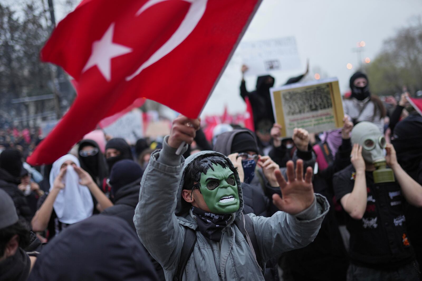 Protesters face off riot policemen during a protest after Istanbul's Mayor Ekrem Imamoglu was arrested and sent to prison, in Istanbul, Turkey, Sunday, March 23, 2025. (AP Photo/Francisco Seco)