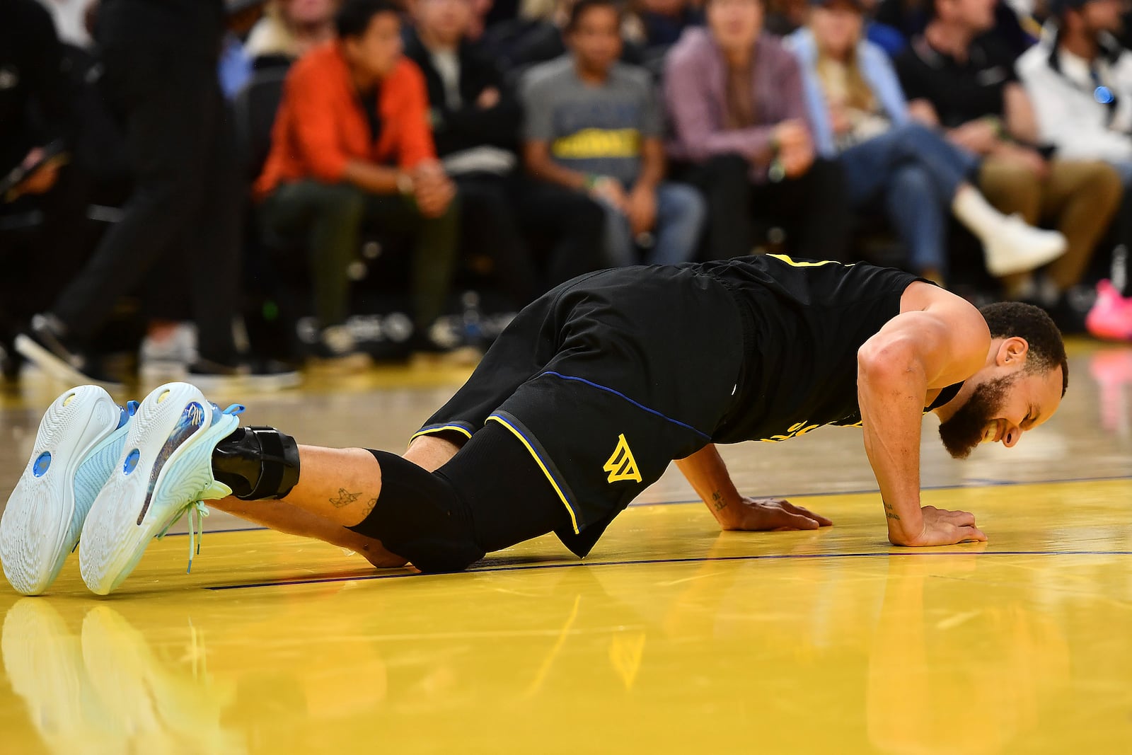 Golden State Warriors' Stephen Curry (30) grimaces in pain after landing on his back during a play in the third quarter of their NBA game at Chase Center in San Francisco, Calif., on Thursday, March 19, 2025. (Jose Carlos Fajardo/Bay Area News Group) /