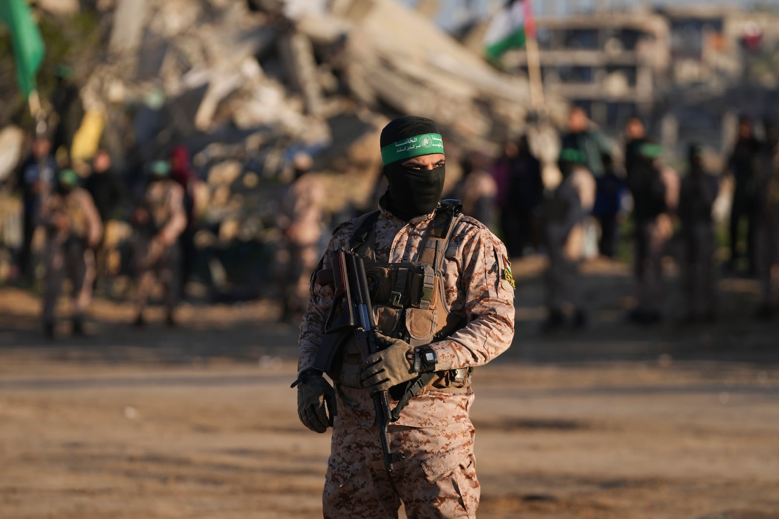 A Hamas fighter takes up a position ahead of a hostages release in Khan Younis, Gaza Strip, Saturday, Feb. 15, 2025. (AP Photo/Abdel Kareem Hana)