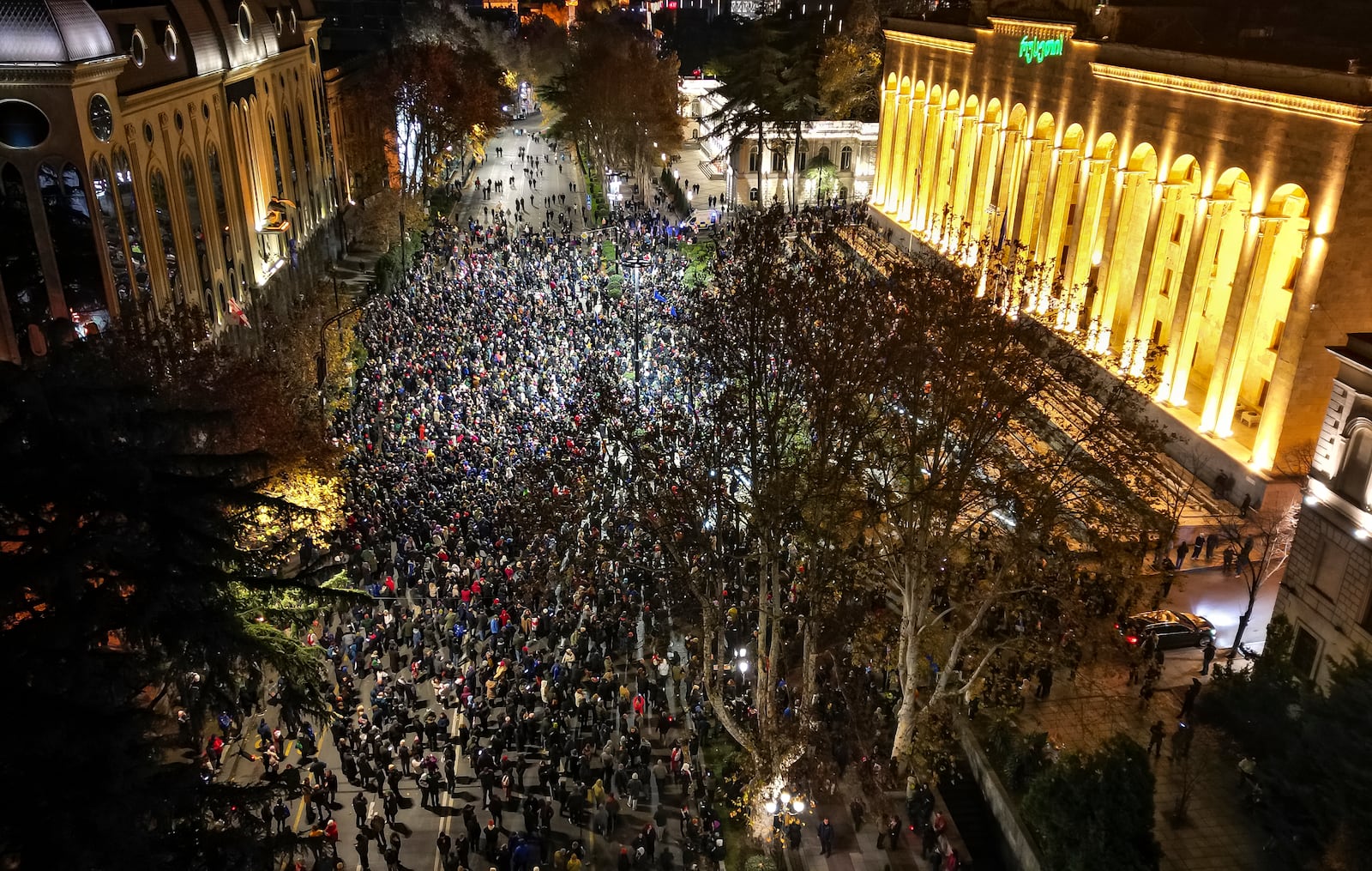 Protesters pour into the streets following Georgian Prime Minister Irakli Kobakhidze's announcement, rallying outside the parliament building in Tbilisi, Georgia, on Thursday, Nov. 28, 2024. (AP Photo/Zurab Tsertsvadze)