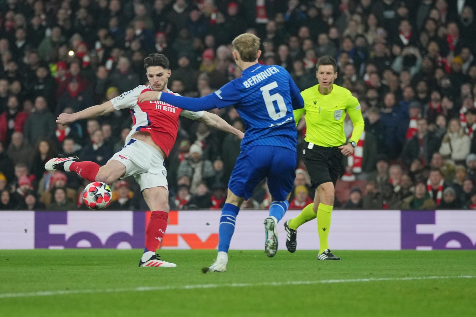 Arsenal's Declan Rice scores his side's opening goal during the Champions League soccer match between Arsenal and Dinamo Zagreb at the Emirates stadium in London, Wednesday, Jan. 22, 2025. (AP Photo/Kin Cheung)