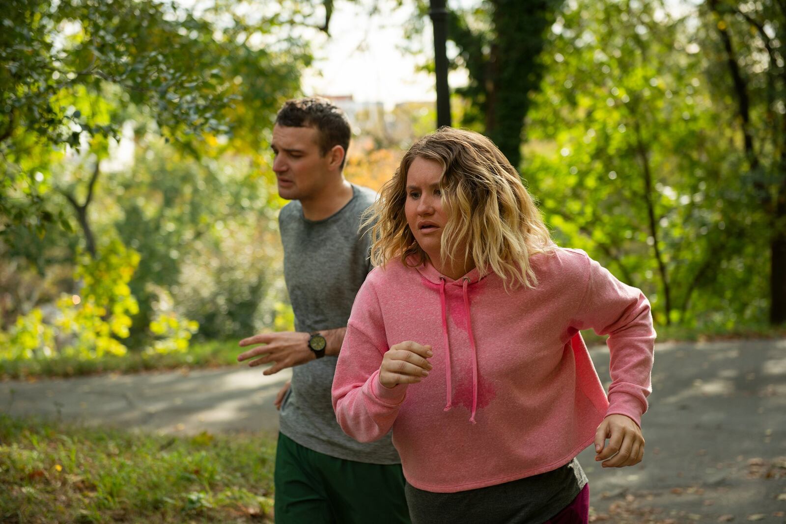 Micah Stock and Jillian Bell in “Brittany Runs a Marathon.” ANNA KOORIS/AMAZON STUDIOS