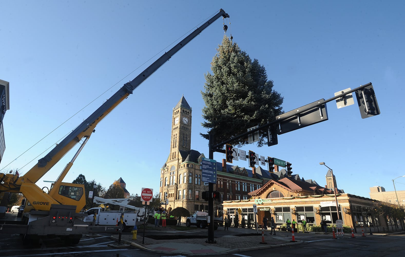 SPRINGFIELD CHRISTMAS TREE