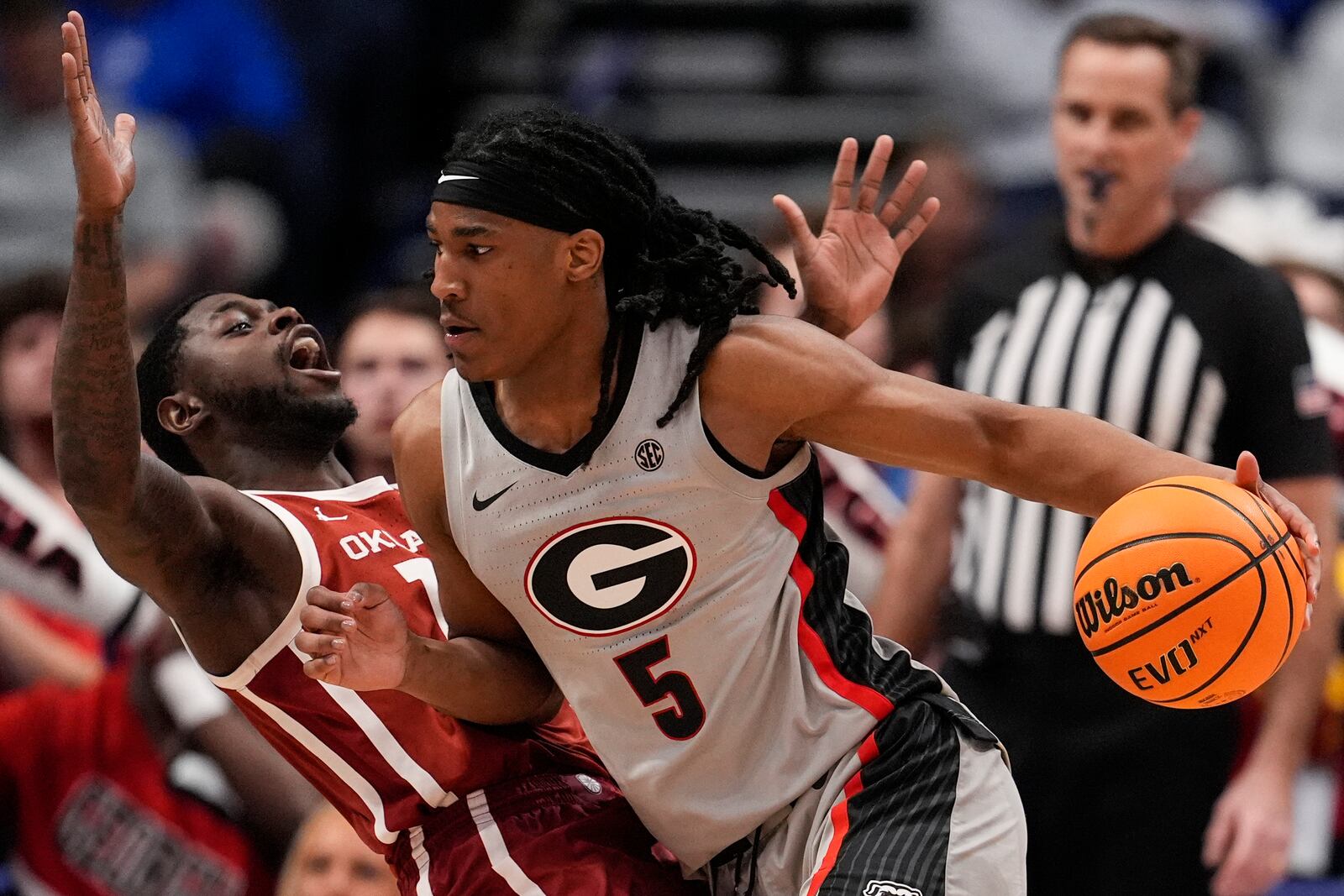 Georgia guard Silas Demary Jr. (5) drives against Oklahoma guard Dayton Forsythe (7) during the second half of an NCAA college basketball game at the Southeastern Conference tournament, Wednesday, March 12, 2025, in Nashville, Tenn. (AP Photo/George Walker IV)