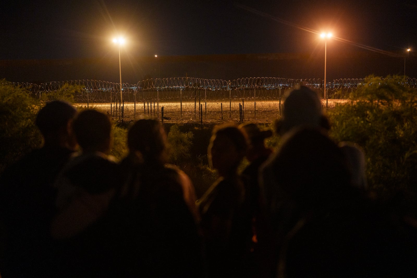 
                        Migrants waiting to cross the U.S.-Mexico border on the night President Joe Biden signed an executive order effectively closing it to asylum seekers in Ciudad Juarez, Mexico, on Tuesday night, June 4, 2024. Even though marriage to a U.S. citizen qualifies all immigrants for permanent residency and, eventually, citizenship, a longstanding policy has strongly discouraged those who entered the country unlawfully from availing of this opportunity. (Paul Ratje/The New York Times)
                      