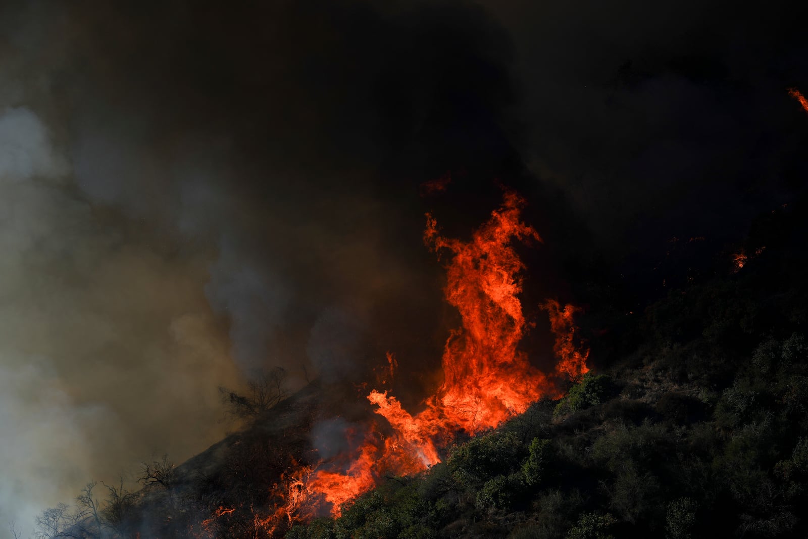 The Palisades Fire continues to burn in the outskirts of the Pacific Palisades neighborhood of Los Angeles, Friday, Jan. 10, 2025. (AP Photo/Eric Thayer)