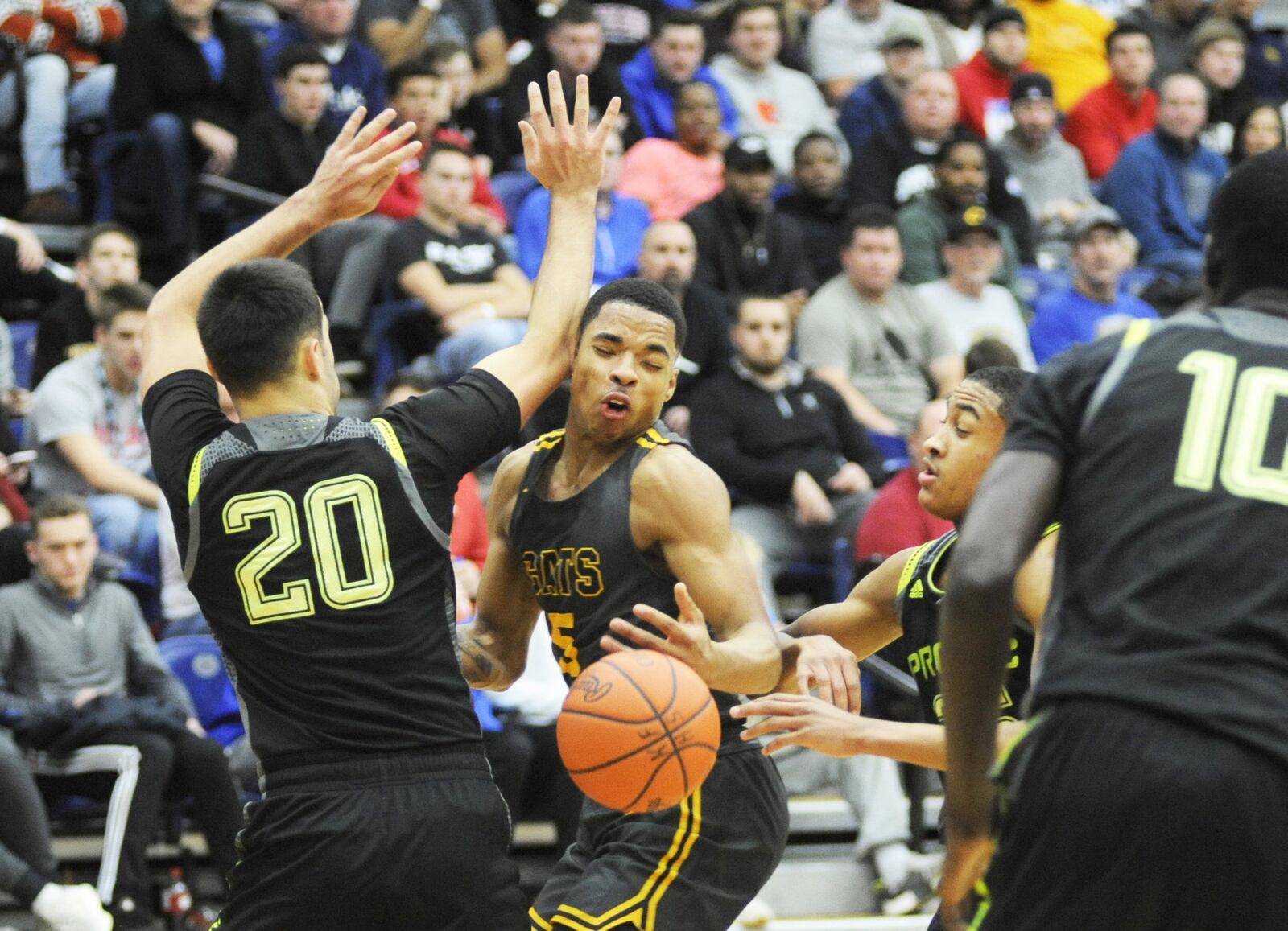 Springfield’s RaHeim Moss (middle) led the Wildcats with 19 points. Prolific Prep (Calif.) defeated Springfield 69-50 in the Premier Health Flyin’ to the Hoop at Trent Arena on Saturday, Jan. 19, 2019. MARC PENDLETON / STAFF