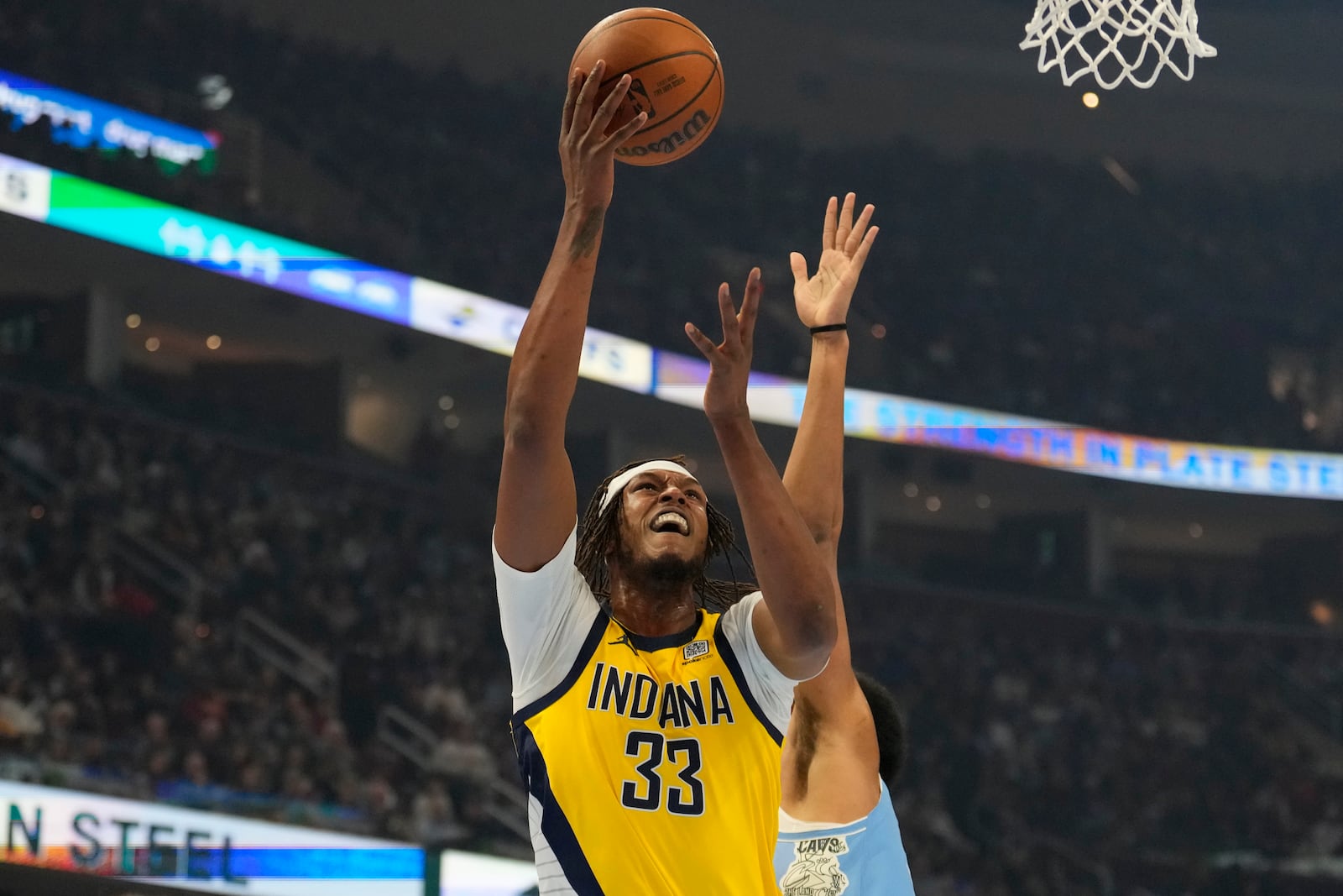 Indiana Pacers center Myles Turner (33) shoots in front of Cleveland Cavaliers center Jarrett Allen in the first half of an NBA basketball game, Sunday, Jan. 12, 2025, in Cleveland. (AP Photo/Sue Ogrocki)