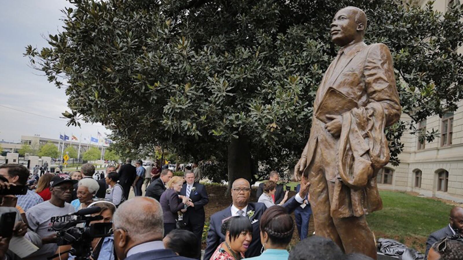 Georgia leaders, including Gov. Nathan Deal, Sandra Deal, and members of the King family, unveiled the first statue of Martin Luther King Jr. on Monday at the statehouse grounds, more than three years after Gov. Nathan Deal first announced the project. During the hour-long ceremony leading to the unveiling of the statue of Martin Luther King Jr. at the state Capitol on Monday, many speakers, including Gov. Nathan Deal, spoke of King’s biography. The statue was unveiled on the anniversary of King’s famed “I Have Dream” speech.