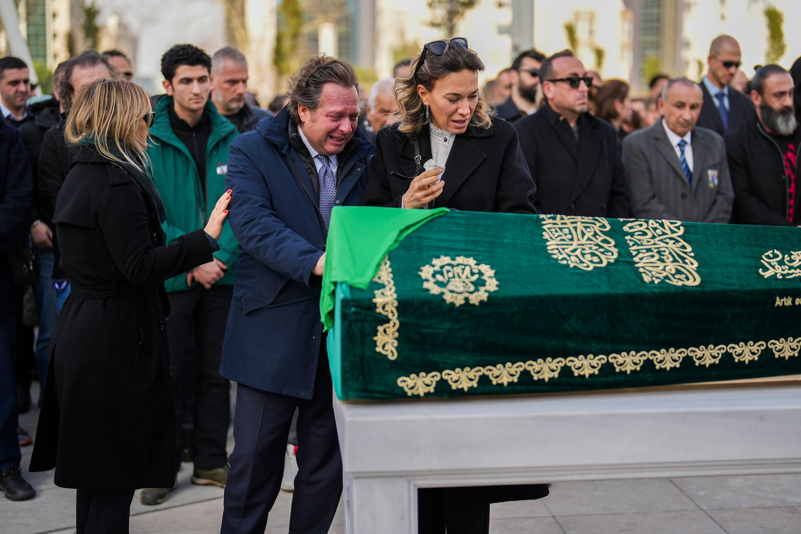 Relatives mourn during the funeral of three members of the Inal family, who died in a fire that broke out at the Kartalkaya ski resort, at the Barbaros Hayreddin Pasa mosque in Istanbul, Turkey, Friday, Jan. 24, 2025. (AP Photo/Francisco Seco)